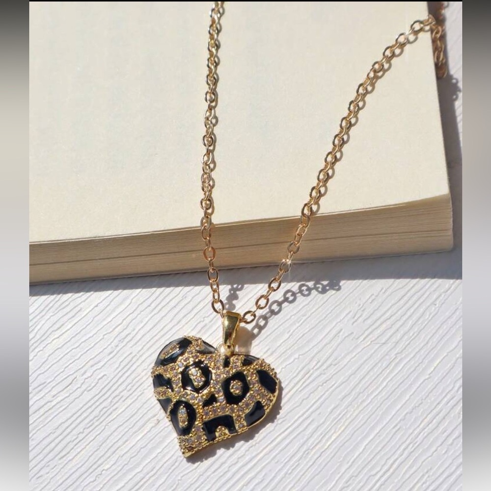 Gold Leopard Print Pendant Necklace NEW 🏷️